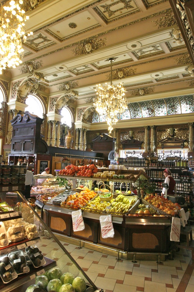 Grocery Store with Chandeliers (Eliseev Gastronome)