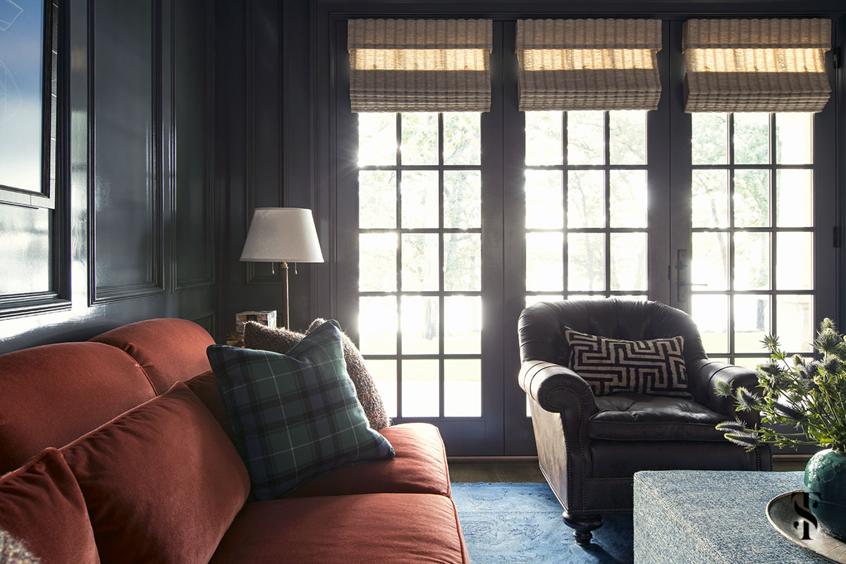 high gloss den with orange sofa, blue overdye rug and wood ceiling; interior design by summer thornton www.summerthorntondesign.com
